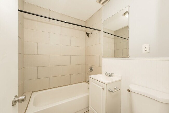 Photo - 3870 W 19th St Unit 2