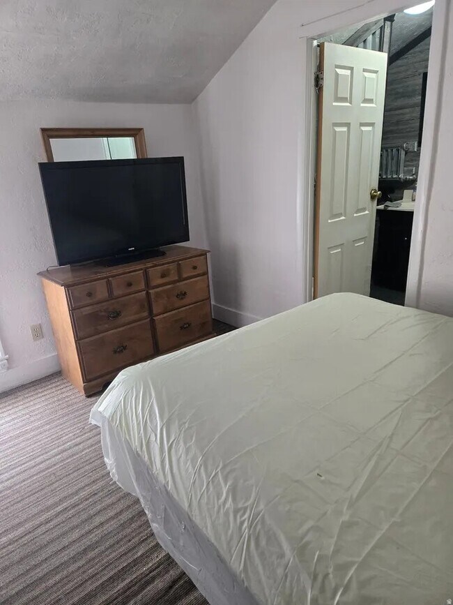 Photo - 82 200 N Unit 3