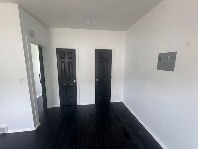Photo - 3328 Denison Ave Apartamento Unidad 1 DN