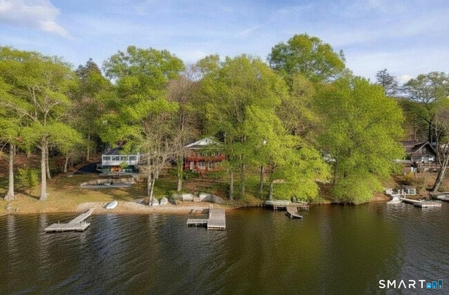 Photo - 542 Lake Dr