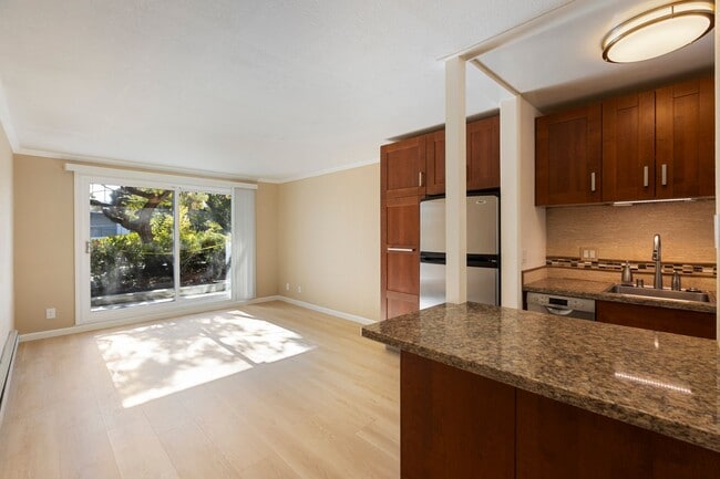 Exquisitely Updated, No Carpet 1bd/1ba in ... - Exquisitely Updated, No Carpet 1bd/1ba in ... Condo Unit 205