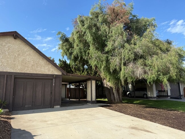 Building Photo - Beautifully Updated Camarillo Townhome