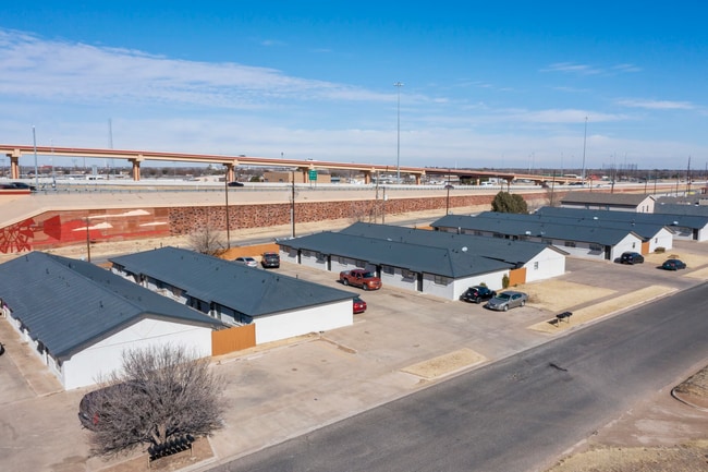 Building Photo - Centrally located 2BR/1BA | Updated | Wate... Unit 5708 -  D Rental