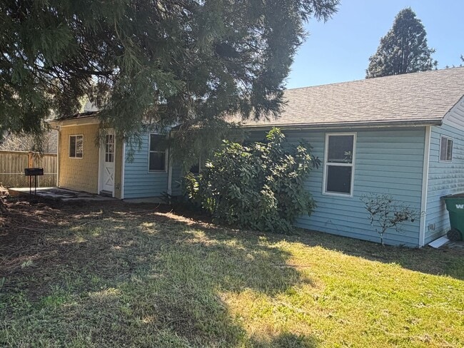 Building Photo - 3 Bedroom 2 bath House in Newberg