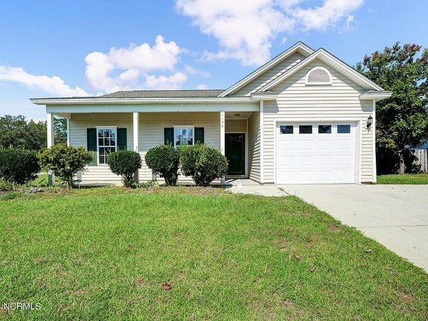 Building Photo - Renovated home for rent with close proximity to transportation, shopping and restaurants.