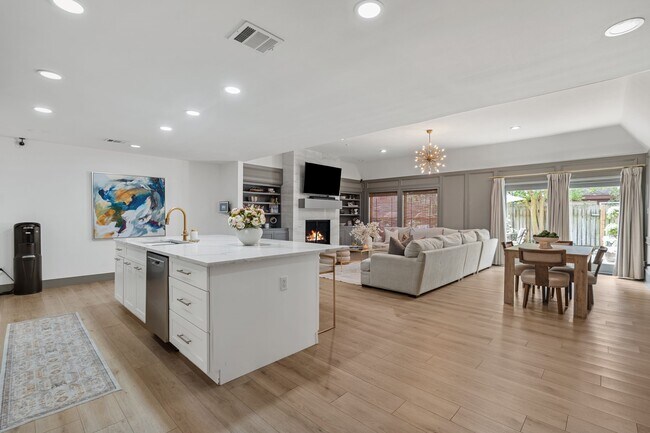 Photo - 40 Wellington Ct