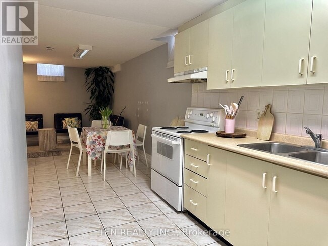 Photo - 5 Belwood Blvd