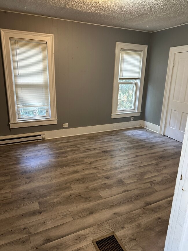 Photo - 216 Ferry St