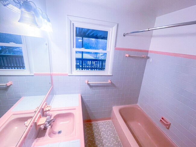 Photo - 1815 Rosebank Ave Apartments Unit 1