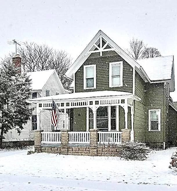 Classic with Awesome Porch out to Large Backyard - 36 Cambridge St Unit Lower Rental