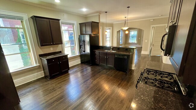 Building Photo - 2512 N Humboldt Blvd Unit 2512 N Humboldt Blvd Rental