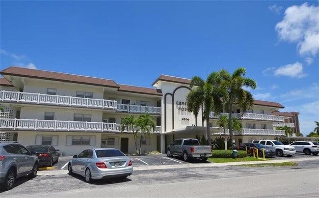 Building Photo - 4200 Crystal Lake Dr Unit 315 Rental