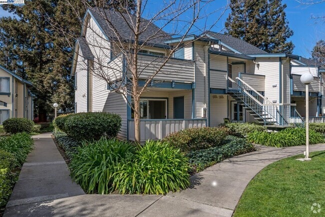 Building Photo - 46804 Winema Common Rental