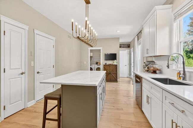 Photo - 5692 Sugarwood Dr