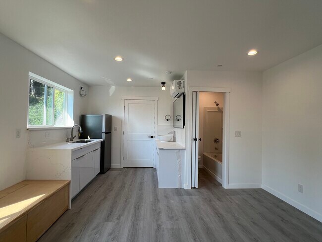 Overview - 1027 Sturgus Ave S