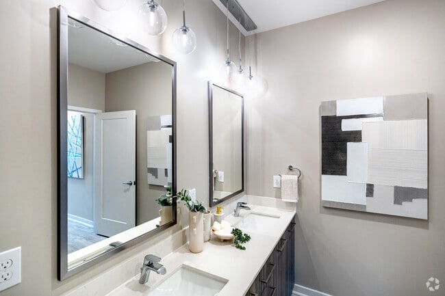 2BR,2BA-1,086 SF