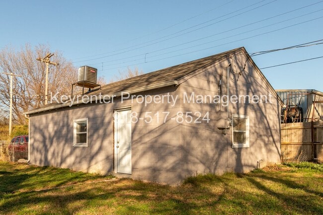 Building Photo - N Lewis Pl Triplex Unit 2410 E Oklahoma St - 1345 Back