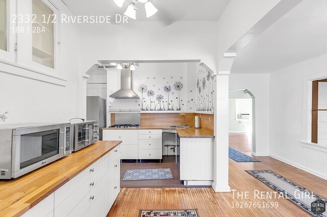 2332 1/2 Riverside Dr-