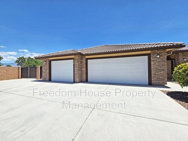 Photo - 111 Mondale Ct