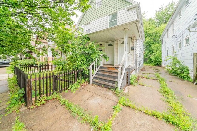 Building Photo - Beautifully Renovated Home in Prime Location