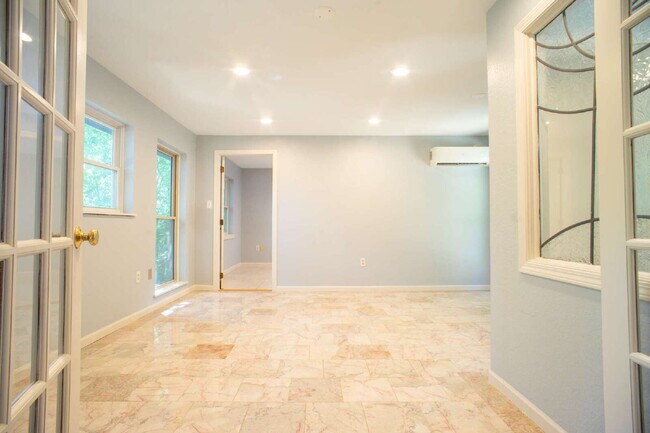 Photo - "Spacious 4-Bedroom Home in Fayetteville w...