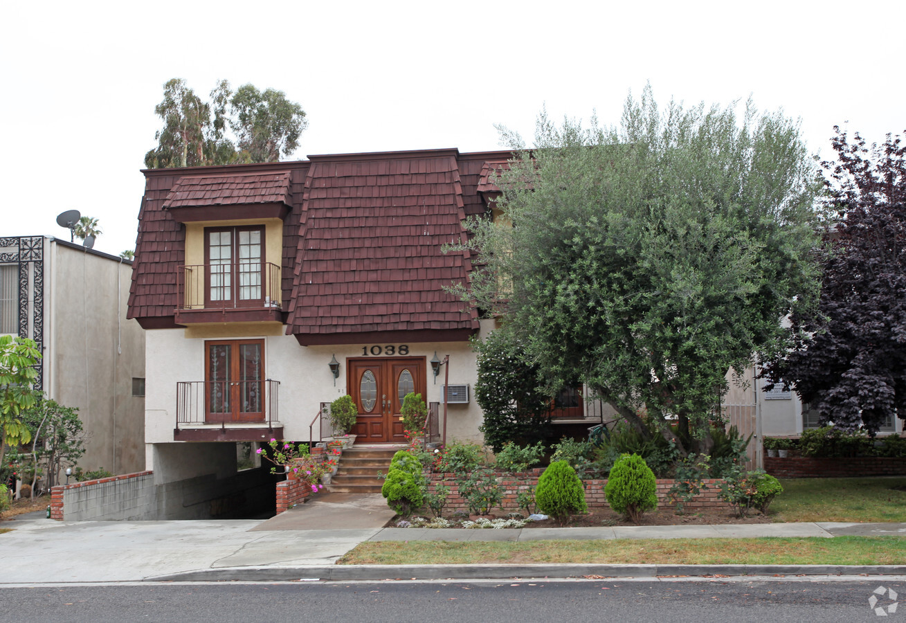 Primary Photo - 1038 7th St Apartments