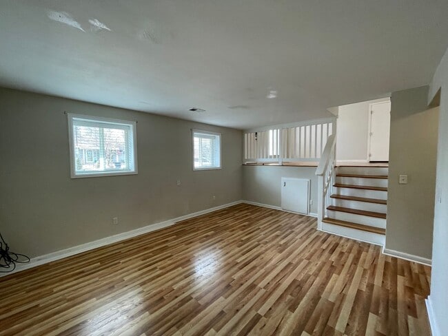 Photo - 2406 Bowen St