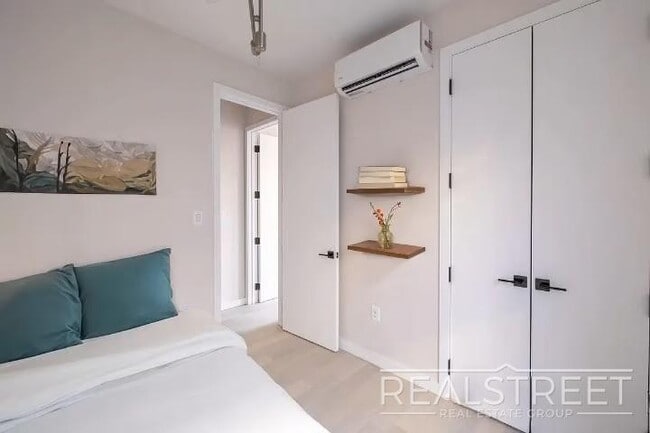 Photo - Welcome to your new apartment in Greenpoint! Unidad 3B