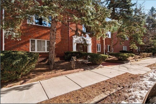 Building Photo - 48 Hollis St Unit 5H Rental
