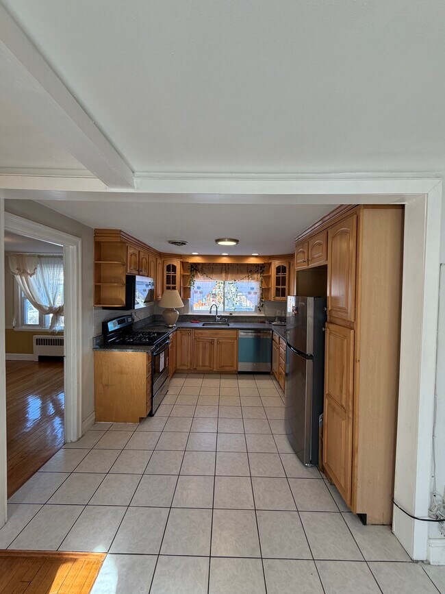 Photo - 632 W Roxbury Pkwy