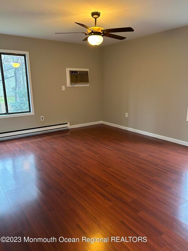 Photo - 136 Amberly Dr