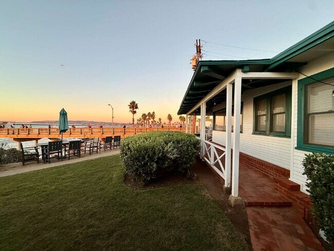 Photo - Oceanfront Gem on Niagara Avenue — Steps from the Pier
3 Bed | 2 Bath | Fully Remodeled | Ocean B... Unidad 15