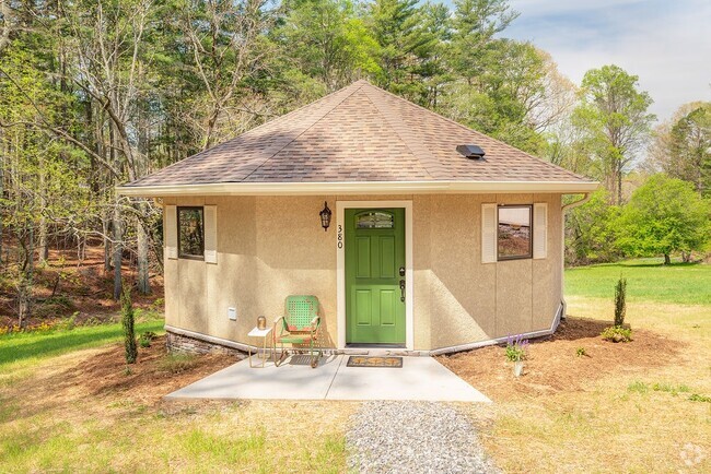 Building Photo - 380 Old Leicester Rd Rental