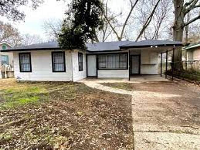 Photo - Large 3 bedroom, 2 bath with appliances!