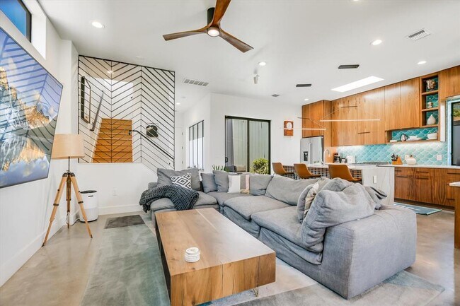 Photo - 1100 Brass St Unit 1