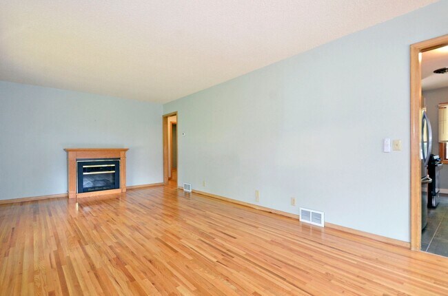 Photo - Beautiful 4-Bed, 2-Bath Home in Bloomington - Available Now!