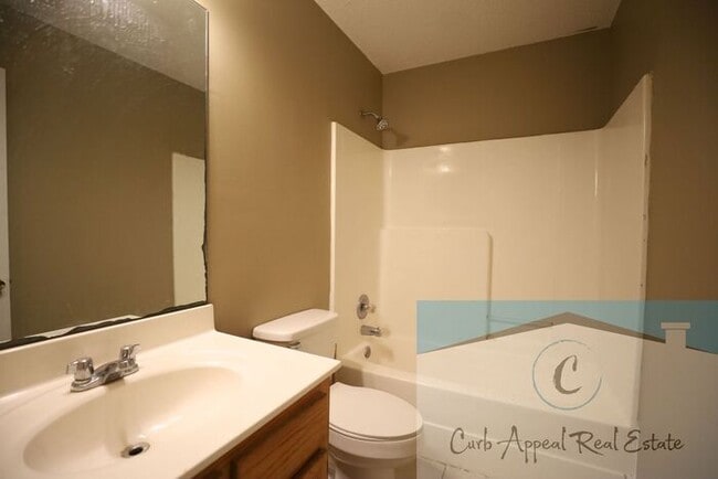 Photo - Recently renovated 2 bed, 1 bath apt - washer, dryer and utilities included!! HUD accepted!