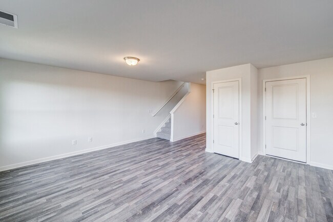 Photo - 300 Coverly Ct