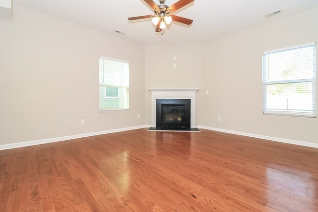 3708 Amistad Ln