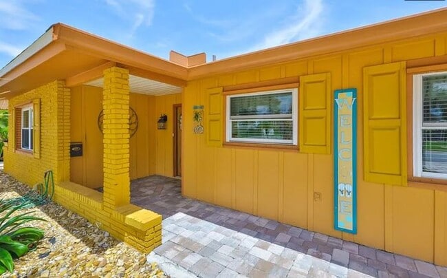 Photo - 1801 El Rio Dr