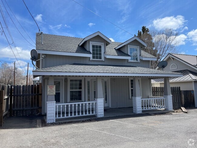 Building Photo - 824 NW Newport Ave Rental