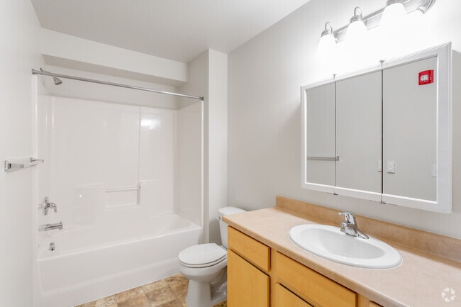 2BR, 2BA - 968 SF
