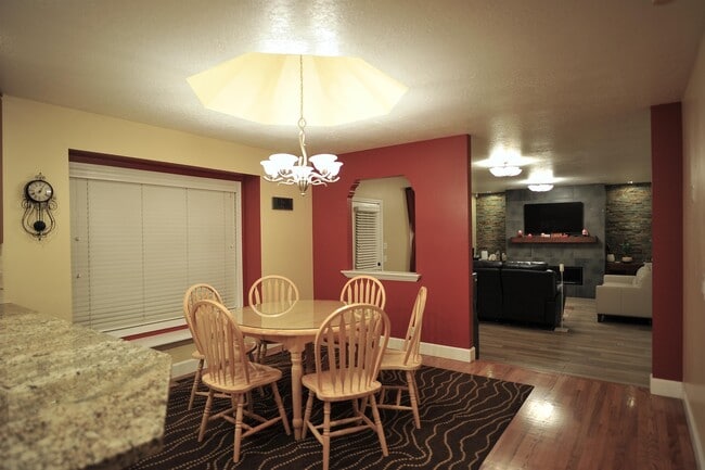 Photo - 6943 Hollow Ridge Rd