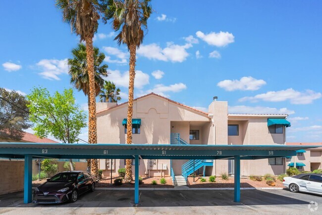 Building Photo - Quaint upstairs condo ready for you to cal...
