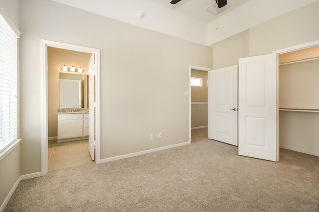 Photo - 18712 Crescent Trails Cir