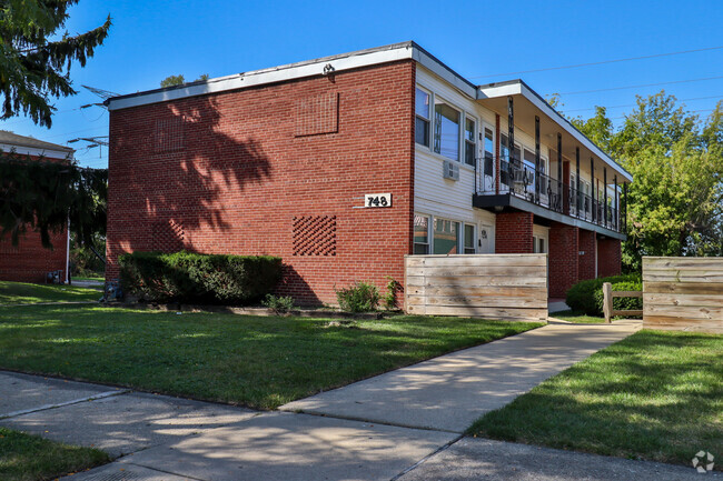 Building Photo - 748 E 5th Ct Rental