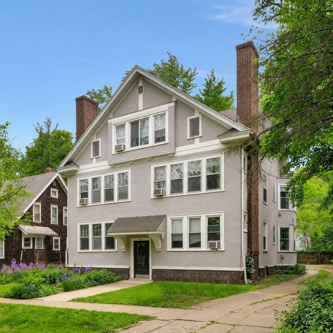 Building Photo - 709 W Nevada St Unit 3