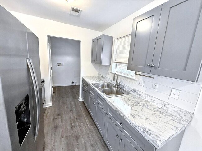 Photo - 717 Dublin Ave