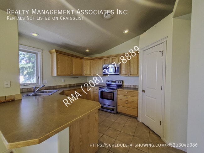 Photo - 17659 Monarch Way