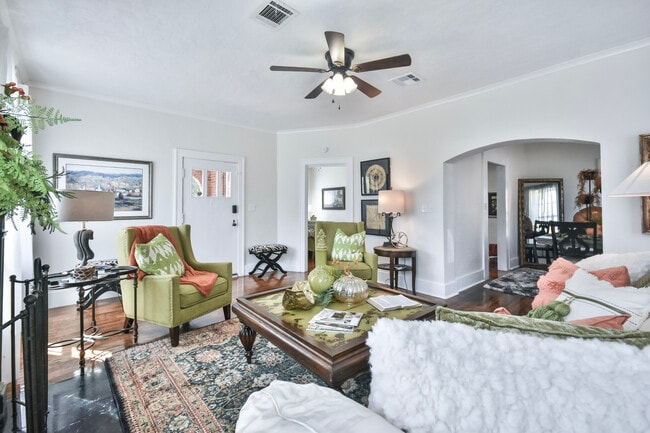 Photo - 1001 W Hackberry Ave